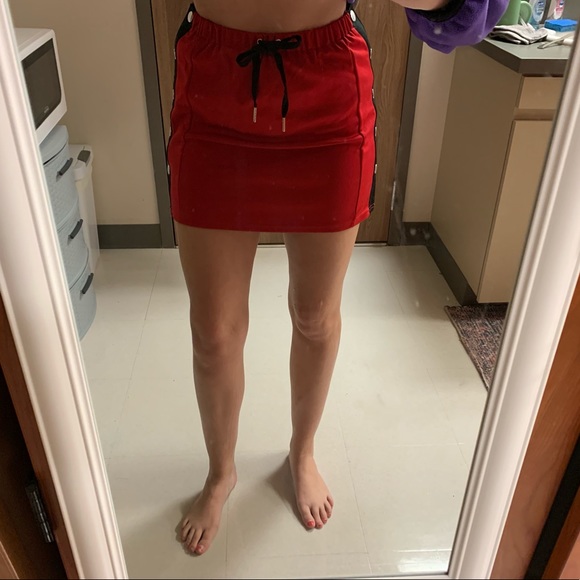 Red and black striped skater skirt - Picture 1 of 4